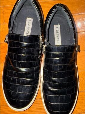 Steve Madden Black Croc-Embossed Slip-On Loafers